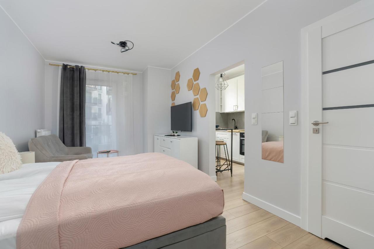 Stylish & Comfy Garbary Apartments With Parking By Noclegi Renters Poznań Exterior foto