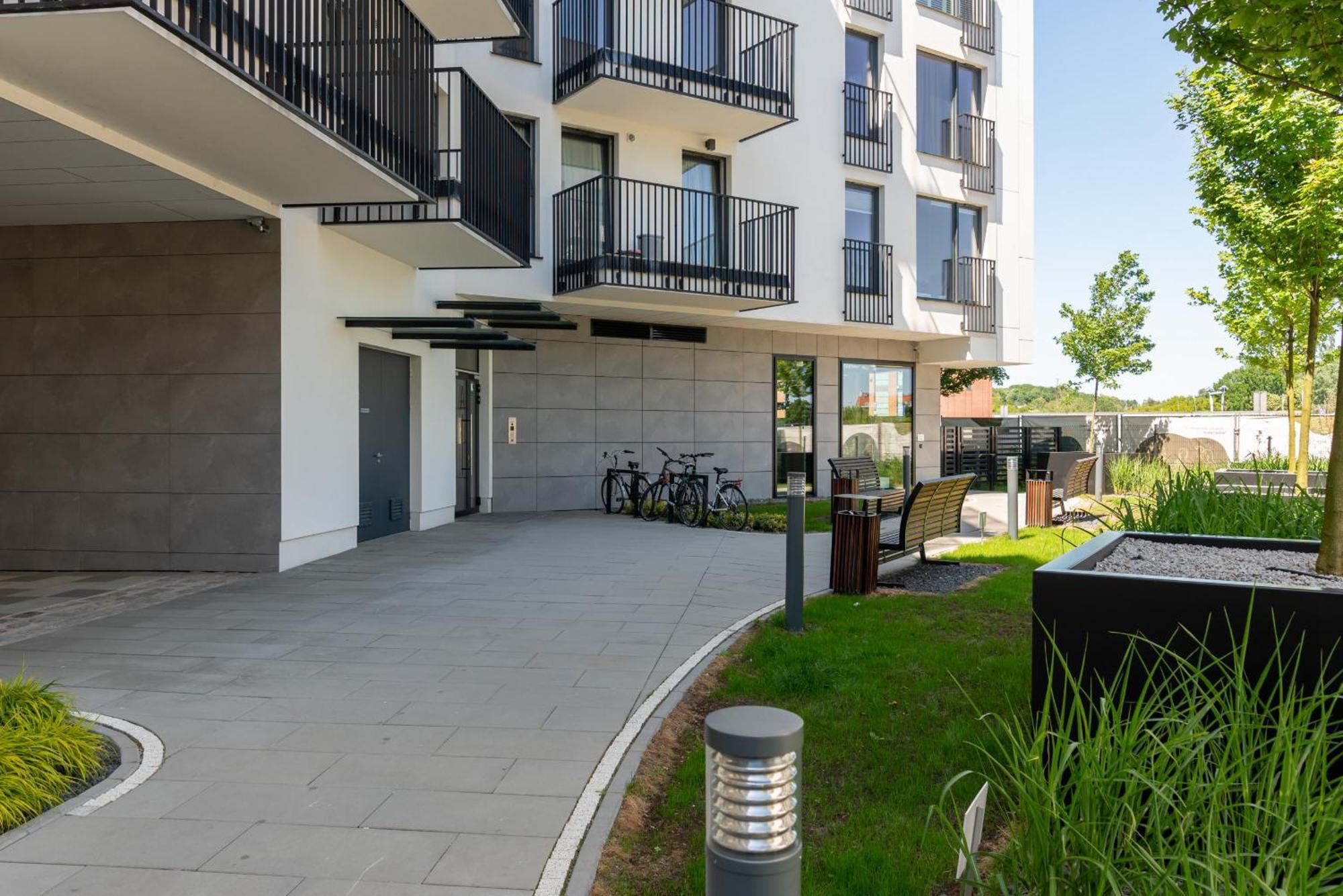 Stylish & Comfy Garbary Apartments With Parking By Noclegi Renters Poznań Exterior foto